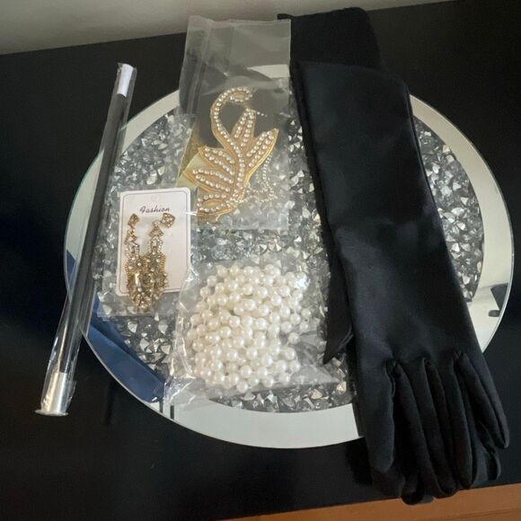 No Brand Jewelry - Brand new 1920s-1930s flappers accessories gloves, head band, necklace, cigar